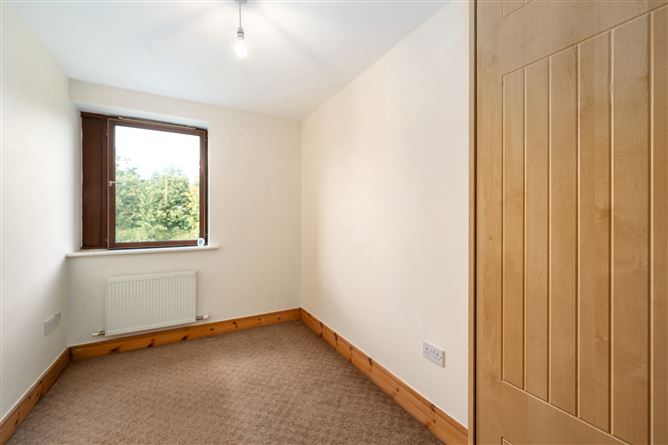 Photo 9 of 13 — 6 Castlegate Crescent, Adamstown, Lucan, Co. Dublin