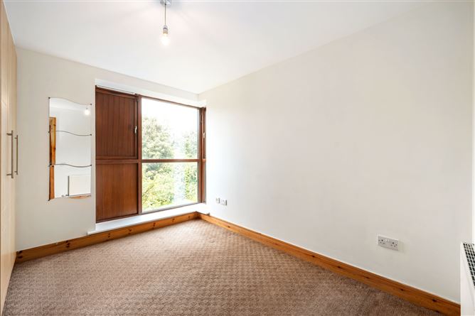 Photo 8 of 13 — 6 Castlegate Crescent, Adamstown, Lucan, Co. Dublin