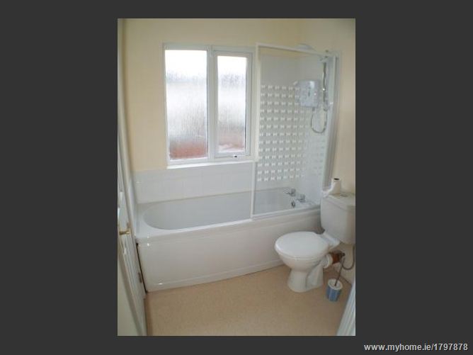 Photo 8 of 9 — 15 Earlsfort Vale, Lucan, Co. Dublin