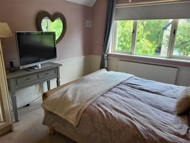 17 Lord Leitrim Court, Lough Rinn, Mohill, Leitrim