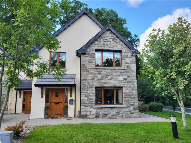 17 Lord Leitrim Court, Lough Rinn, Mohill, Leitrim