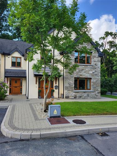 17 Lord Leitrim Court, Lough Rinn, Mohill, Leitrim