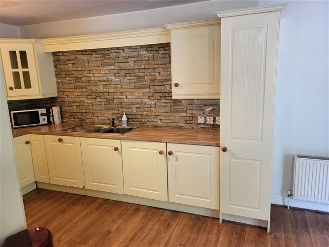 17 Lord Leitrim Court, Lough Rinn, Mohill, Leitrim