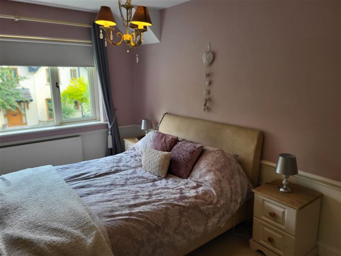 17 Lord Leitrim Court, Lough Rinn, Mohill, Leitrim