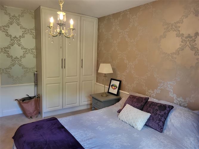 17 Lord Leitrim Court, Lough Rinn, Mohill, Leitrim