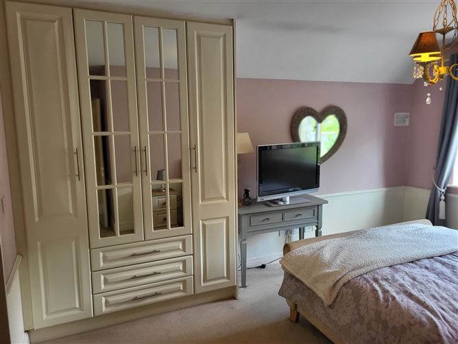 17 Lord Leitrim Court, Lough Rinn, Mohill, Leitrim