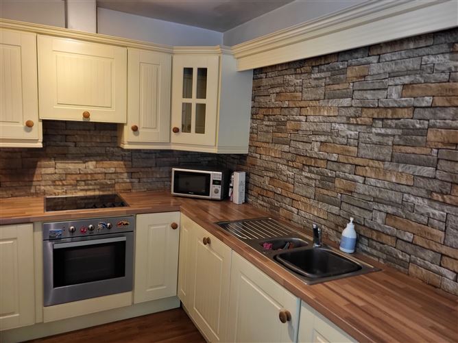 17 Lord Leitrim Court, Lough Rinn, Mohill, Leitrim