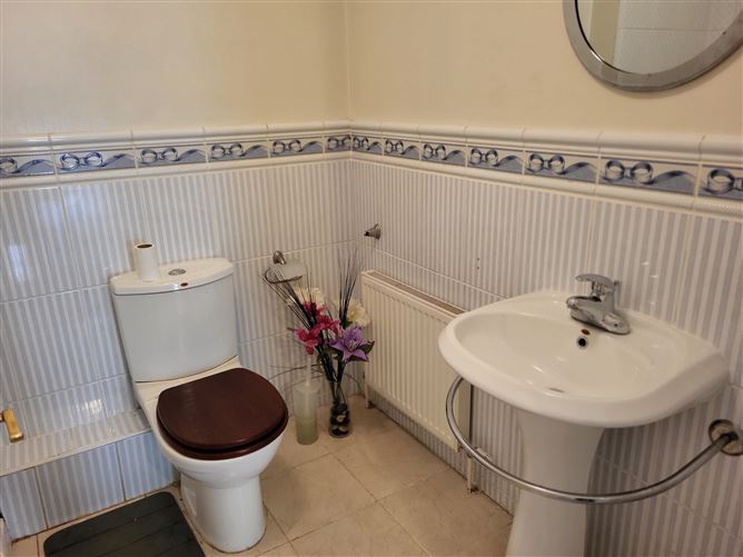 17 Lord Leitrim Court, Lough Rinn, Mohill, Leitrim