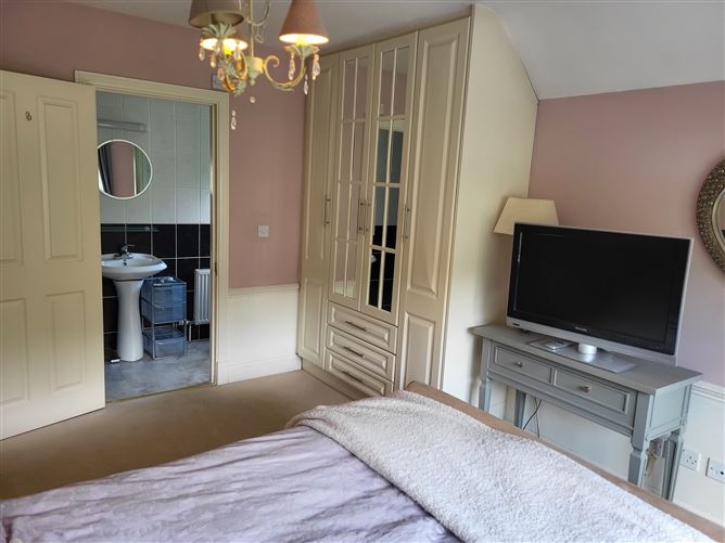 17 Lord Leitrim Court, Lough Rinn, Mohill, Leitrim
