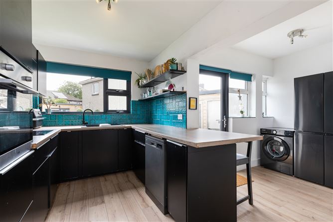 https://photos-a.propertyimages.ie/media/8/7/8/4947878/a1ef6da7-dfbb-41be-8aa5-d3814243e28c_l.jpg