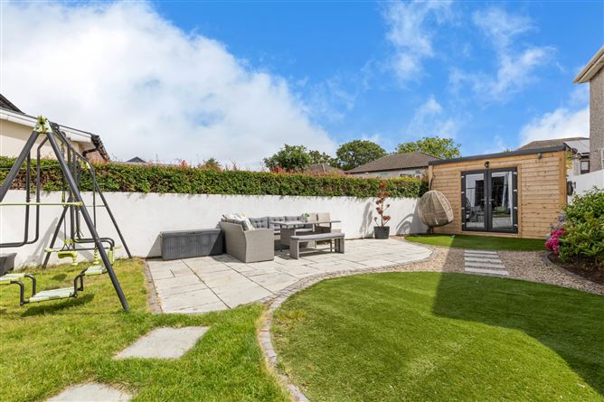 https://photos-a.propertyimages.ie/media/8/7/8/4947878/a1ef6da7-dfbb-41be-8aa5-d3814243e28c_l.jpg