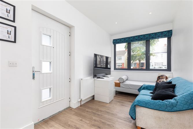 https://photos-a.propertyimages.ie/media/8/7/8/4947878/a1ef6da7-dfbb-41be-8aa5-d3814243e28c_l.jpg