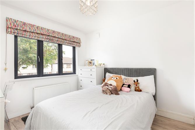 https://photos-a.propertyimages.ie/media/8/7/8/4947878/a1ef6da7-dfbb-41be-8aa5-d3814243e28c_l.jpg