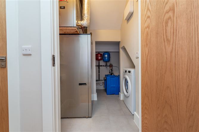https://photos-a.propertyimages.ie/media/8/7/9/4945978/3cb7ba3c-60cd-4d8a-8ea8-689822acc667_l.jpg