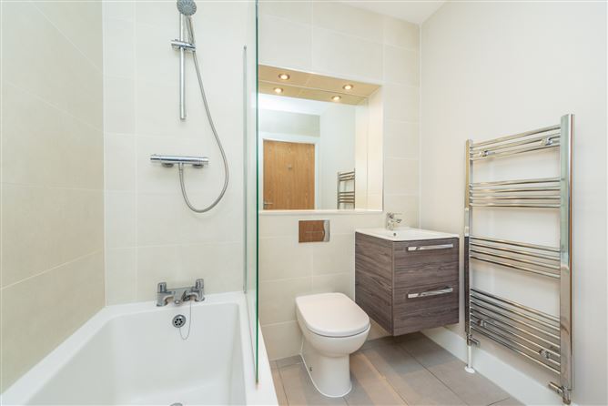 https://photos-a.propertyimages.ie/media/8/7/9/4945978/3cb7ba3c-60cd-4d8a-8ea8-689822acc667_l.jpg