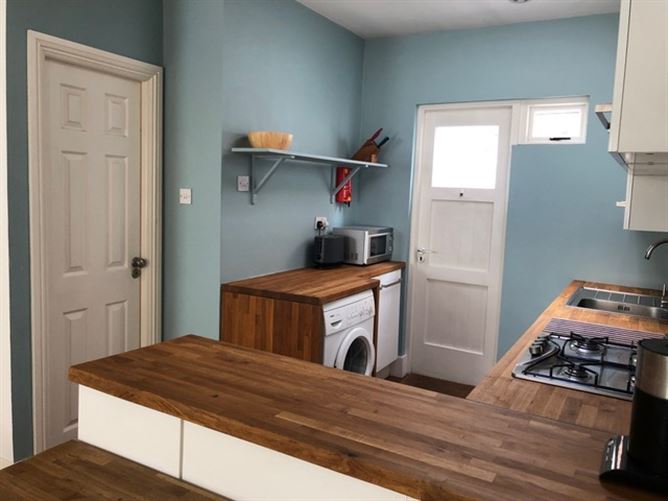 https://photos-a.propertyimages.ie/media/8/7/9/5002978/d64b0341-2a8c-4aec-9685-eebea2e3b645_l.jpeg
