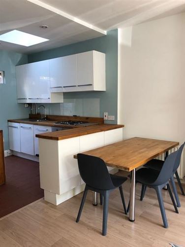 https://photos-a.propertyimages.ie/media/8/7/9/5002978/d64b0341-2a8c-4aec-9685-eebea2e3b645_l.jpeg