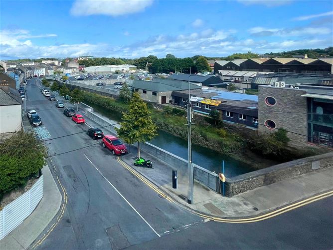 26 John's Bridge, Johnstown, Waterford
