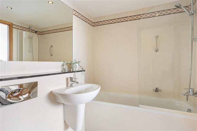 24 The Links, Elmpark Green, Merrion, Dublin 4