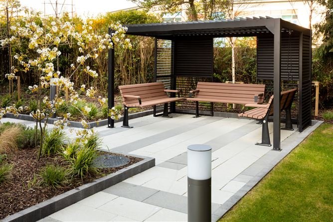 https://photos-a.propertyimages.ie/media/8/8/1/4651188/ec3e117f-5523-45bb-9d0b-4d0b14922dd1_l.jpg