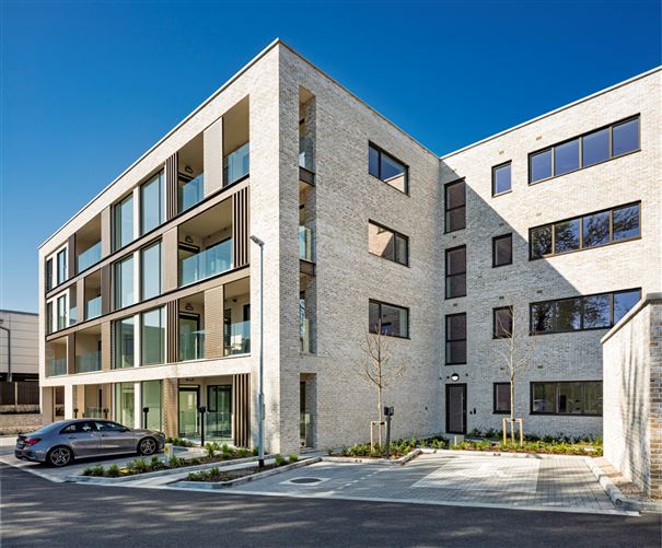 https://photos-a.propertyimages.ie/media/8/8/1/4651188/ec3e117f-5523-45bb-9d0b-4d0b14922dd1_l.jpg
