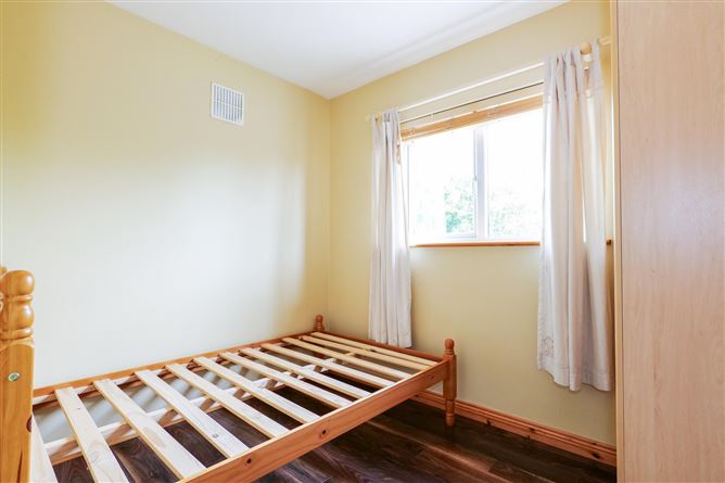 52 Ros Caoin, Roscam, Galway
