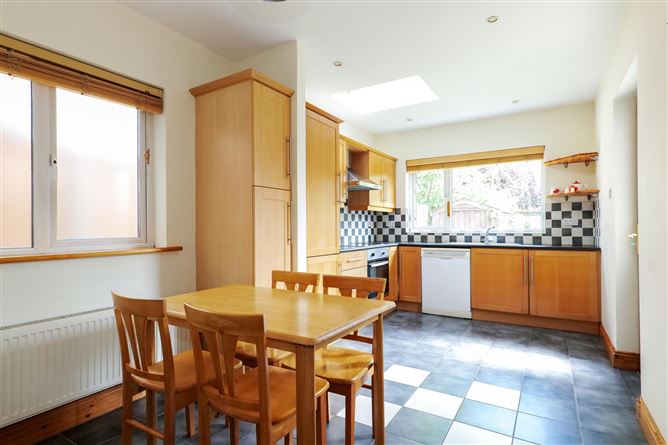 52 Ros Caoin, Roscam, Galway