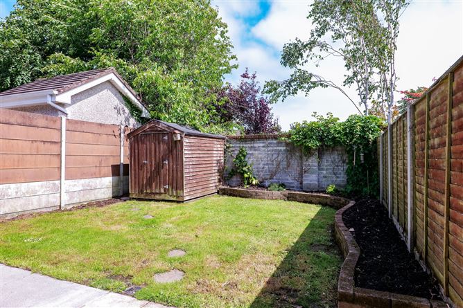 52 Ros Caoin, Roscam, Galway