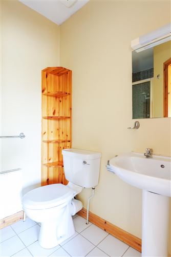 52 Ros Caoin, Roscam, Galway