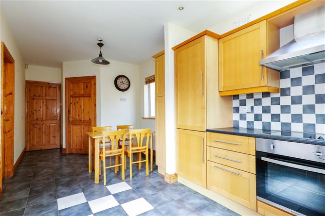 52 Ros Caoin, Roscam, Galway