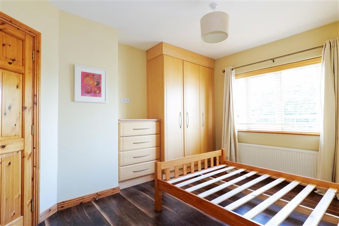 52 Ros Caoin, Roscam, Galway
