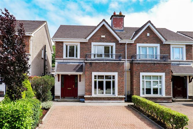 52 Ros Caoin, Roscam, Galway