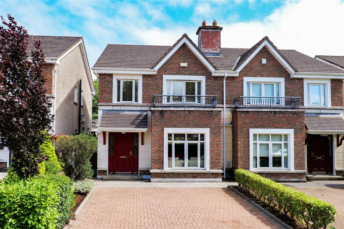 52 Ros Caoin, Roscam, Galway