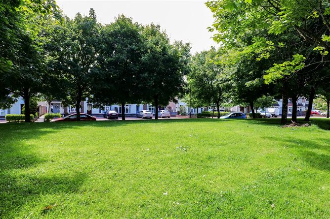 52 Ros Caoin, Roscam, Galway