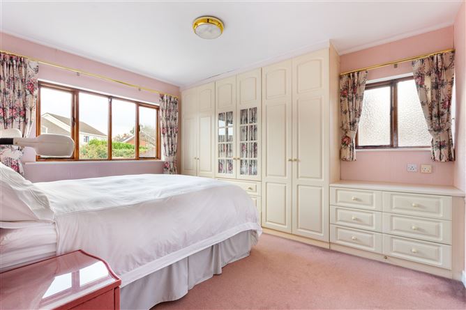https://photos-a.propertyimages.ie/media/8/8/1/4998188/91f58018-a6f9-49e7-bf57-17b647910134_l.jpg