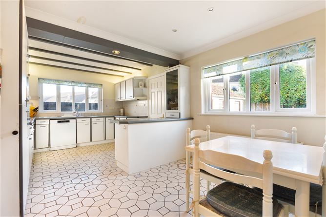 https://photos-a.propertyimages.ie/media/8/8/1/4998188/91f58018-a6f9-49e7-bf57-17b647910134_l.jpg