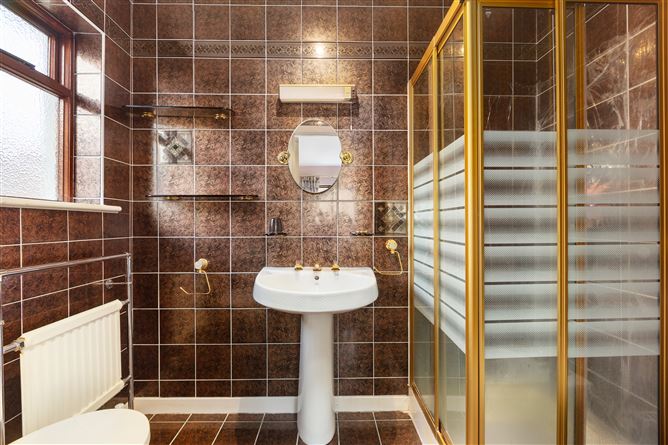 https://photos-a.propertyimages.ie/media/8/8/1/4998188/91f58018-a6f9-49e7-bf57-17b647910134_l.jpg