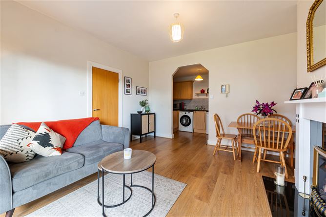 140 The Oval, Tullyvale, Cabinteely, Dublin 18