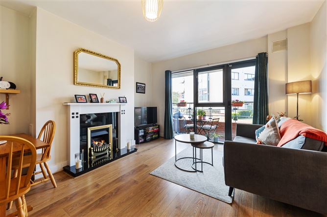 140 The Oval, Tullyvale, Cabinteely, Dublin 18