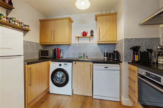 140 The Oval, Tullyvale, Cabinteely, Dublin 18