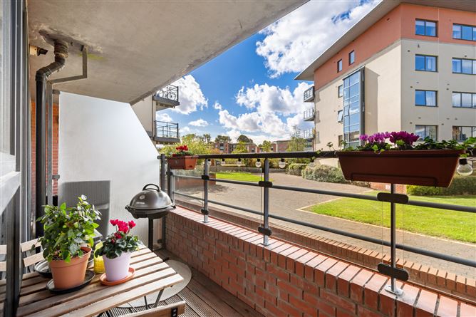 140 The Oval, Tullyvale, Cabinteely, Dublin 18