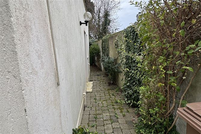Eglinton Square, Donnybrook, Dublin 4