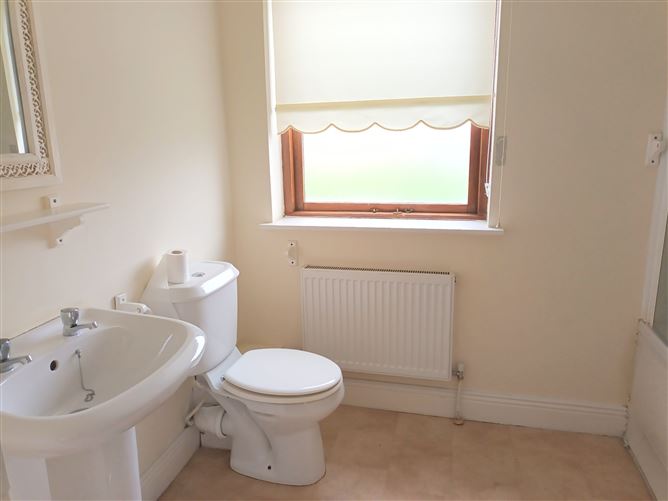 13 Dun Uisce, Cahir, Tipperary