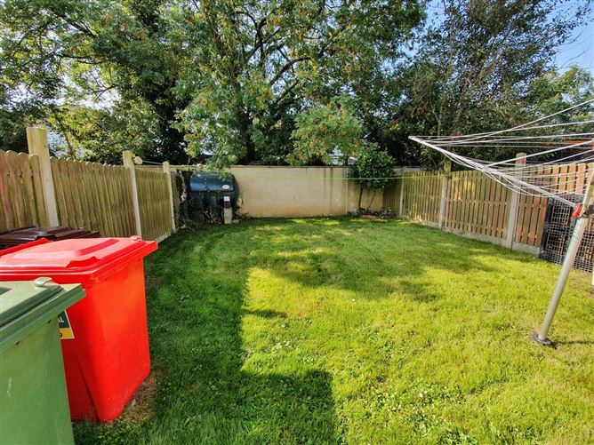 13 Dun Uisce, Cahir, Tipperary
