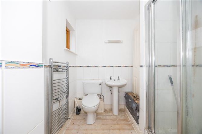 https://photos-a.propertyimages.ie/media/8/8/3/4914388/f3a3c97c-f29e-40d5-b872-75f1debb9009_l.jpg