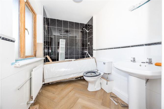 https://photos-a.propertyimages.ie/media/8/8/3/4914388/f3a3c97c-f29e-40d5-b872-75f1debb9009_l.jpg