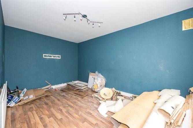 https://photos-a.propertyimages.ie/media/8/8/3/4914388/f3a3c97c-f29e-40d5-b872-75f1debb9009_l.jpg