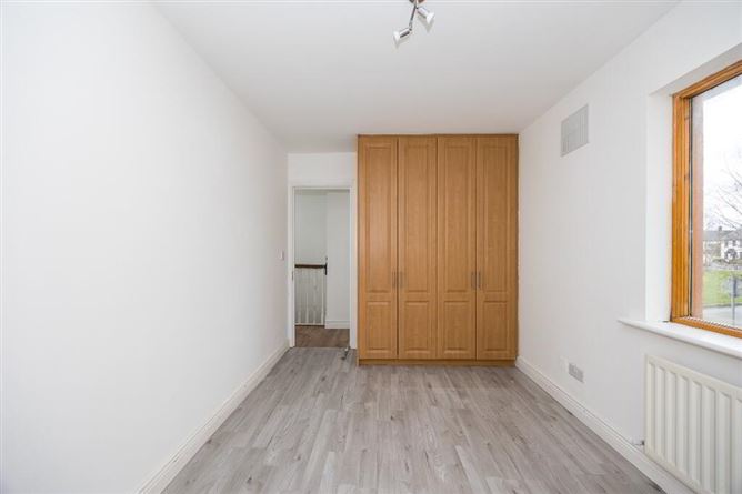 https://photos-a.propertyimages.ie/media/8/8/3/4914388/f3a3c97c-f29e-40d5-b872-75f1debb9009_l.jpg