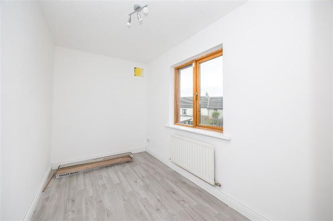 https://photos-a.propertyimages.ie/media/8/8/3/4914388/f3a3c97c-f29e-40d5-b872-75f1debb9009_l.jpg