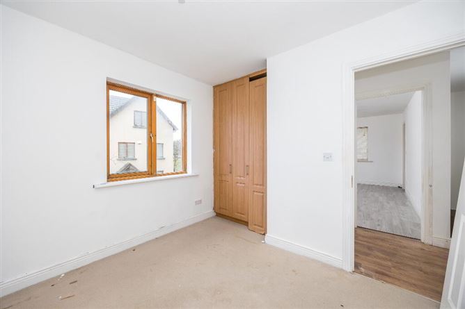 https://photos-a.propertyimages.ie/media/8/8/3/4914388/f3a3c97c-f29e-40d5-b872-75f1debb9009_l.jpg